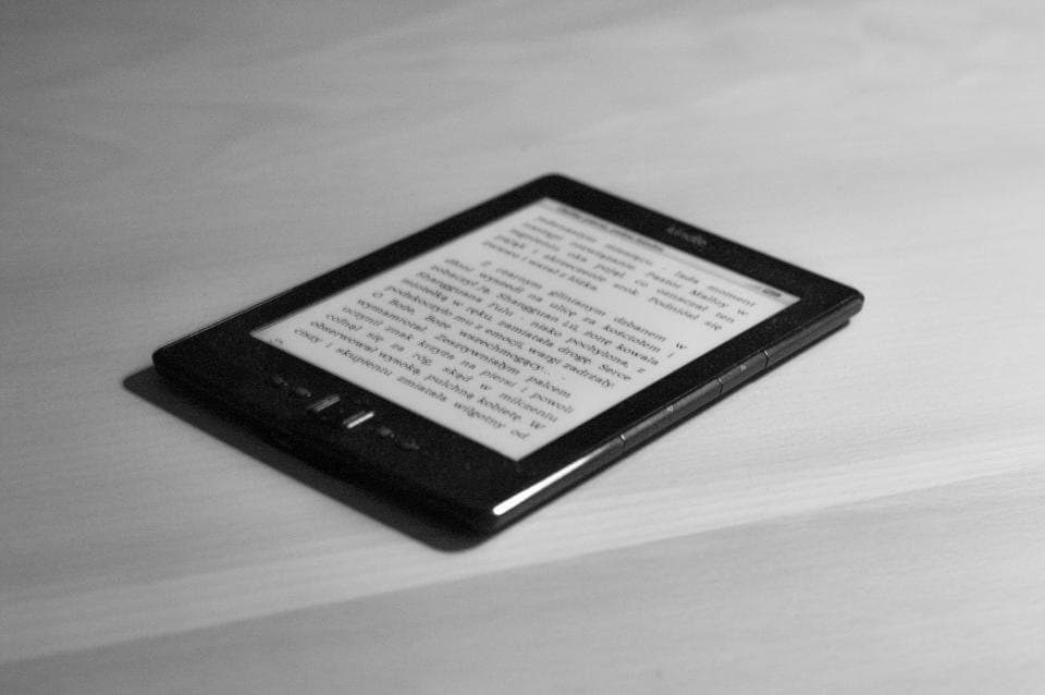 Paper-Feel E-Reader